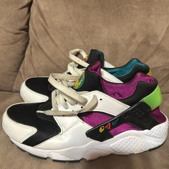 Peace and Love Nike huaraches - Picture 5 of 8